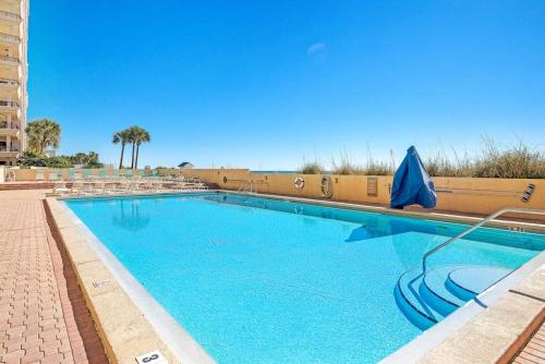 11th Floor Condo On-site restaurant Multiple pools hot tub w splash pad photo 3