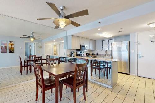 11th Floor Condo On-site restaurant Multiple pools hot tub w splash pad photo 9