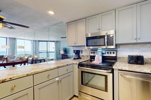 11th Floor Condo On-site restaurant Multiple pools hot tub w splash pad photo 11