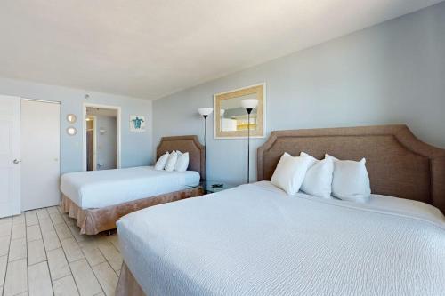 11th Floor Condo On-site restaurant Multiple pools hot tub w splash pad photo 13