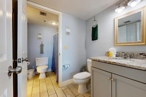 11th Floor Condo On-site restaurant Multiple pools hot tub w splash pad photo 14