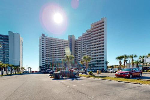 11th Floor Condo On-site restaurant Multiple pools hot tub w splash pad photo 20