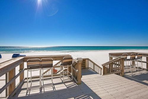 11th Floor Condo On-site restaurant Multiple pools hot tub w splash pad photo 22
