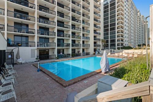 11th Floor Condo On-site restaurant Multiple pools hot tub w splash pad photo 24