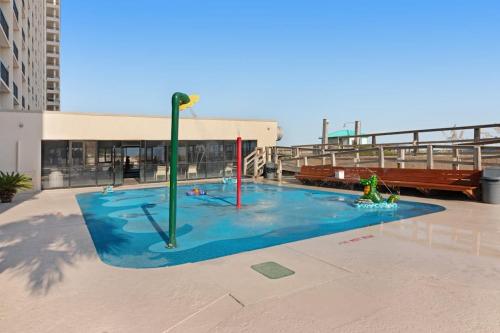 11th Floor Condo On-site restaurant Multiple pools hot tub w splash pad photo 25
