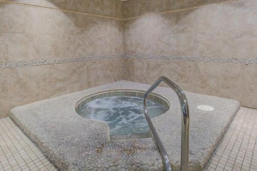 11th Floor Condo On-site restaurant Multiple pools hot tub w splash pad photo 30