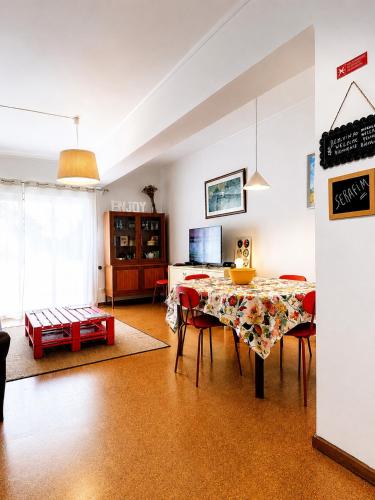 ApartmentFour(4)RoomsRRAL1149Center