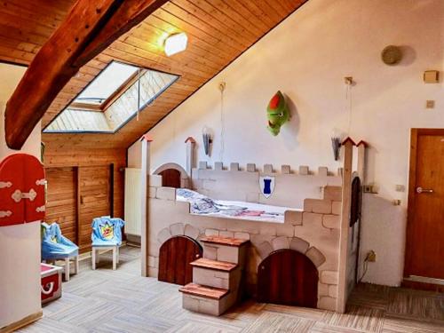 a room with a playroom with a toy fireplace at Großlangenfeld in Großlangenfeld