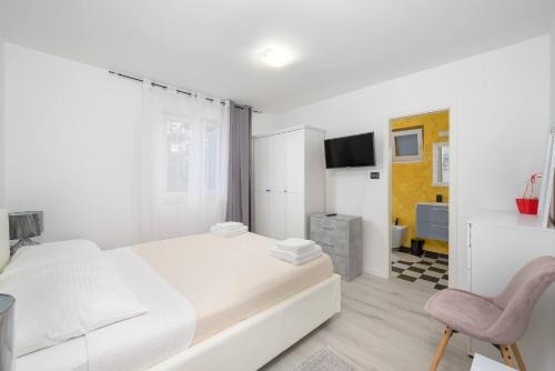 Apartments with parking space Medulin - 27682