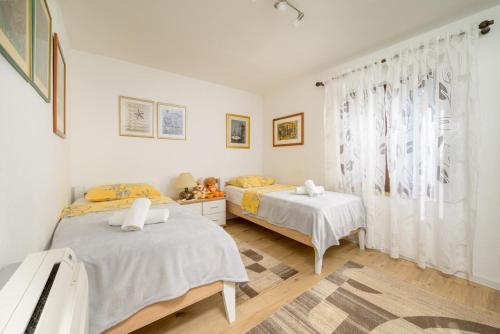 Apartments with parking space Medulin - 27695