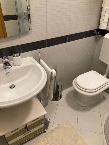 Apartments with parking space Pula - 27715