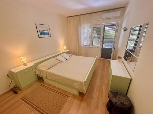 Apartments by the sea Barbat, Rab - 22423