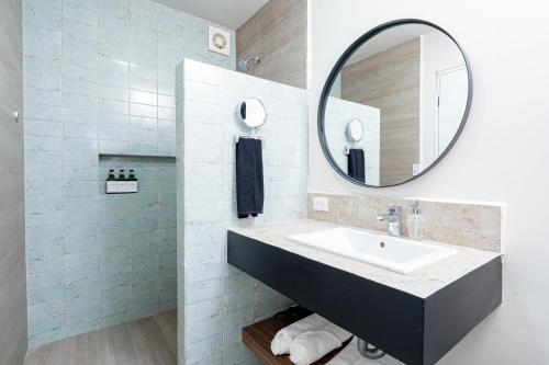 a bathroom with a sink and a mirror at Casa Verde in Monterrey