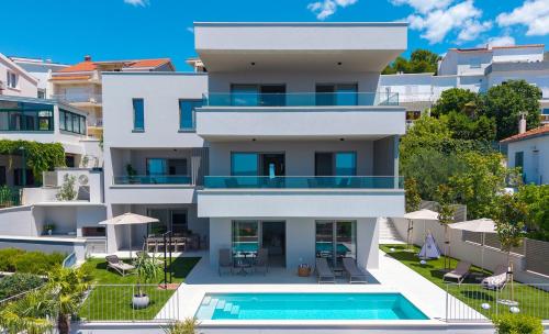 Seaview Villa Morettina, A Coastal Gem Near Split