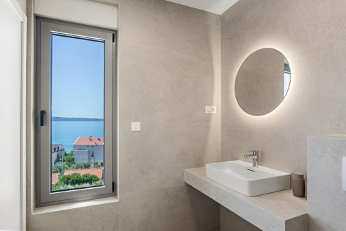 Seaview Villa Morettina, A Coastal Gem Near Split