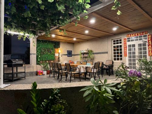 an outdoor patio with a table and chairs at 寧靜の家A區14人Villa專暑獨棟隱私無憂 in Hengchun South Gate