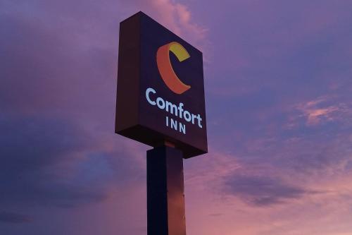a sign for a container inn on a pole at Comfort Inn near Downtown & Blue Ridge PKWY in Marion