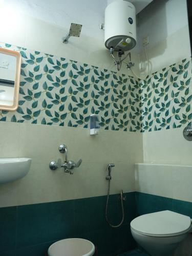 a bathroom with a toilet and a sink at Hotel Brinda in Kākināda