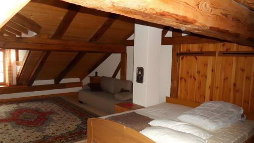 a bedroom with a bed and a couch in a room at Ferienwohnung Langhof in Schernfeld