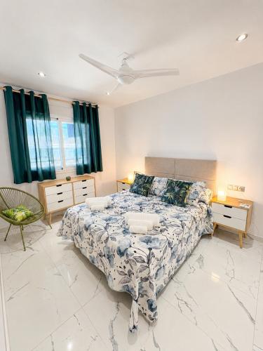 Apartamento con terrazas y vistas al mar