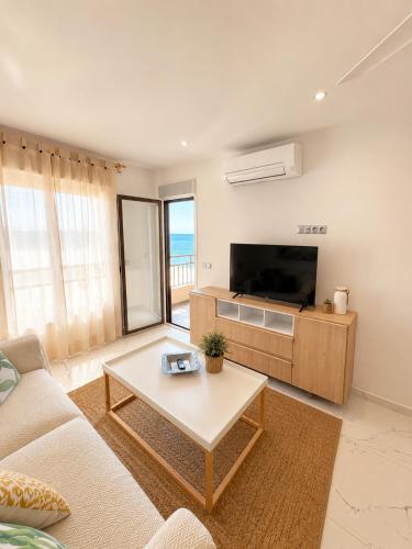 Apartamento con terrazas y vistas al mar
