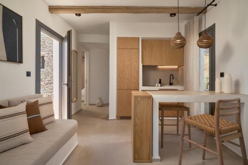 a kitchen and living room with a table and chairs at AOTO Villas in Kithnos