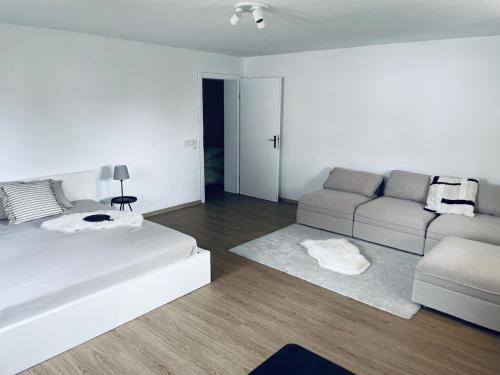 Hazel Apartment mit Bergblick, Garten & Sauna