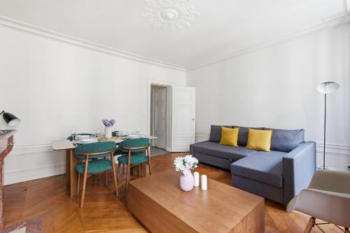 Sophisticated 1BR Near Opéra and Champs-Élysées