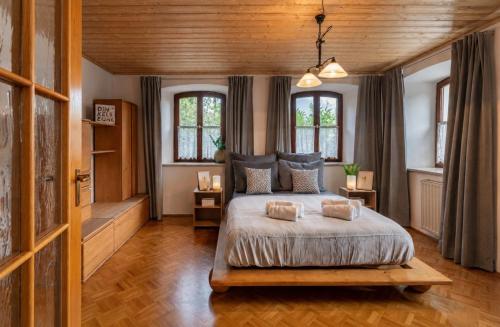 a bedroom with a bed with two pillows on it at Alpaka Erlebnis-Ruhige Land-Auszeit in Dinkelsbühl
