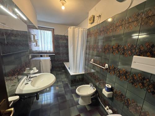a bathroom with a sink and a toilet at APPARTAMENTO PANORAMA 016 in Giustino