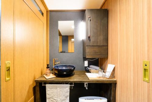 a bathroom with a sink and a bowl on a counter at とれるの【TORERUNO】 in Takayama
