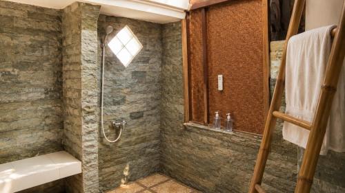 a bathroom with a shower and a sink at Warna Cottage in Gili Trawangan