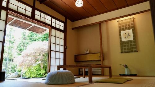 a room with a table and a large window at 一日一組 湘南の古民家貸別荘 Traditional Beach Villa, Quiet Seaside Stay, 10min Walk to Beach in Chigasaki