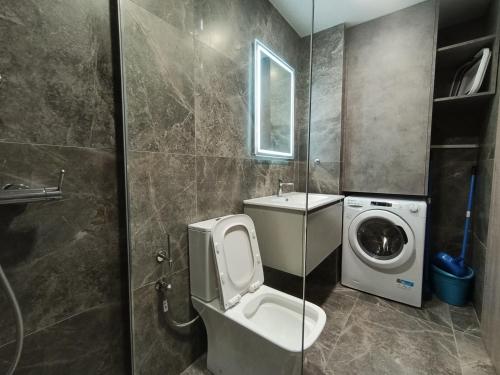 a bathroom with a toilet and a washing machine at Alkaiou Loft in Kalamata
