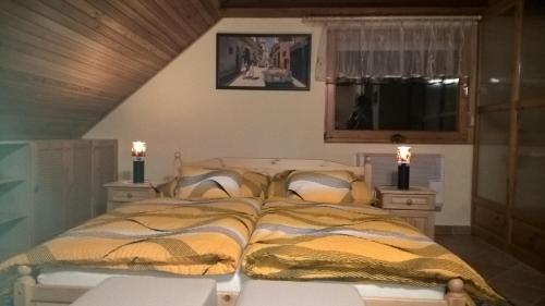 Postel nebo postele na pokoji v ubytování Pongrácz Apartman
