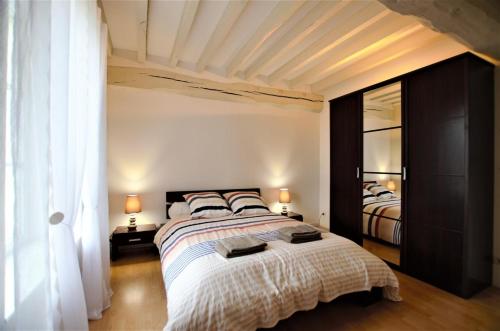 a bedroom with a large bed in a room at Aube au gite in Trannes