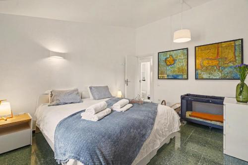 a bedroom with a bed with towels on it at Private Pool And Ocean Views in Chayofa