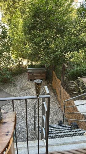 Private Room Basel - 8 min walk to Basel SBB station - Garden Access