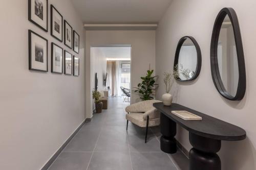 Elegant Urban Flat Near Center