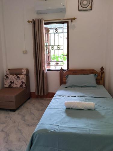 a bedroom with two beds and a window at Ban Thong hostel in Luang Prabang