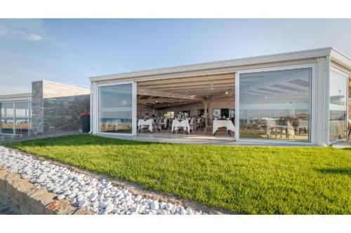 a rendering of the outside of a building with a yard at Residence Albarella in Isola Albarella
