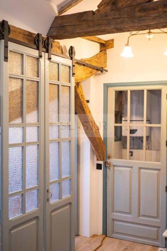 a room with a door and some windows at Sol By Silastur in Villaviciosa