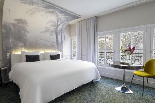 Renaissance Paris Nobel Tour Eiffel Hotel