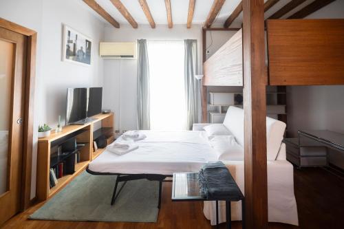 Elegant Navigli View Loft