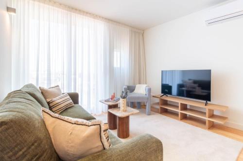 Cozy Porto Home with AC by LovelyStay