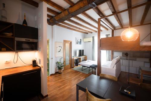 Elegant Navigli View Loft