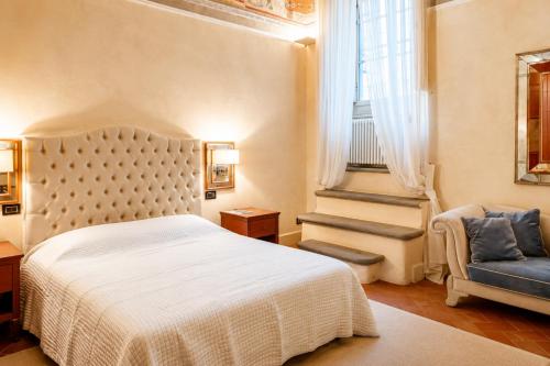 Luxury frescoed apartment in the center