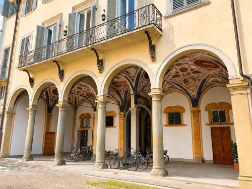Luxury frescoed apartment in the center