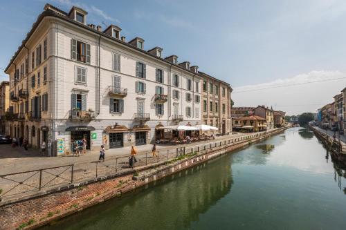 Elegant Navigli View Loft
