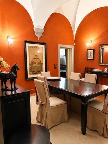 Luxury frescoed apartment in the center
